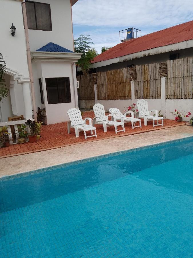 Beth'S Villa Moalboal Esterno foto