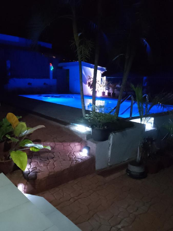 Beth'S Villa Moalboal Esterno foto