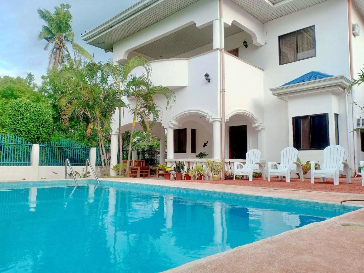 Beth'S Villa Moalboal Esterno foto