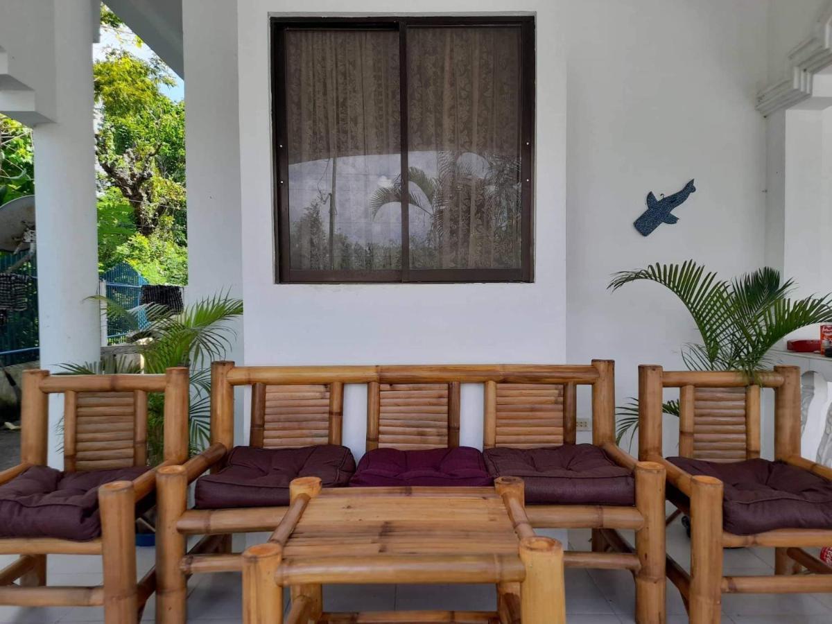 Beth'S Villa Moalboal Esterno foto